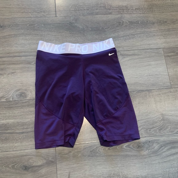 Women’s large Nike biker shorts - Picture 1 of 1
